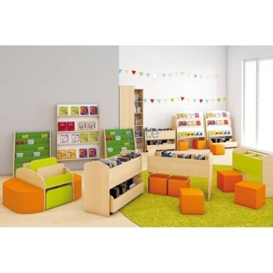 Bibliotekos kampelis – knygų lentyna Bibliotekos kampelis – knygų lentyna