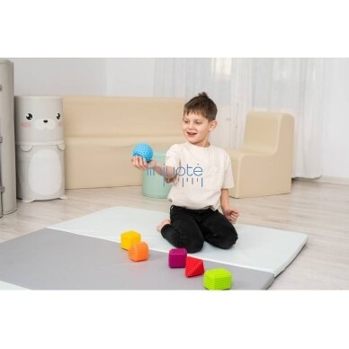 Geometriniai kamuoliukai su iškilimais 1 Geometriniai kamuoliukai su iškilimais 1