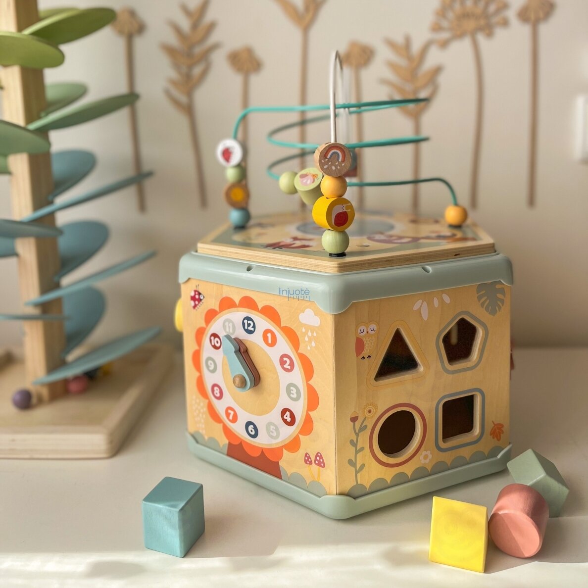 TOOKY TOY Interaktyvus medinis Montessori šešiakampis atidaromas dėžutės tipo žaislas 11 TOOKY TOY Interaktyvus medinis Montessori šešiakampis atidaromas dėžutės tipo žaislas 11