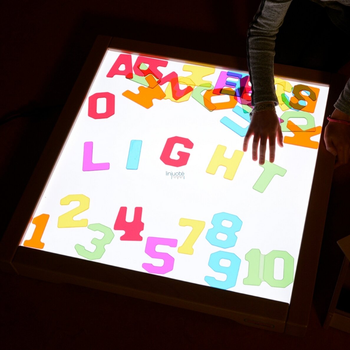 MASTERKIDZ LED šviesos panelis spalvų keitimas pulteliu + Montessori kaladėlės mozaika 140 vnt. 2