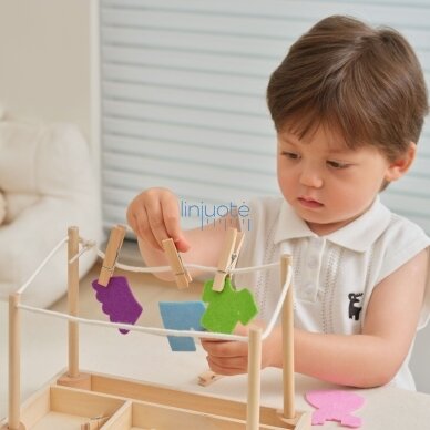 VIGA medinis skalbimo rinkinys drabužių džiovyklė, drabužėliai, segtukai Montessori 27 el. 1 VIGA medinis skalbimo rinkinys drabužių džiovyklė, drabužėliai, segtukai Montessori 27 el. 1