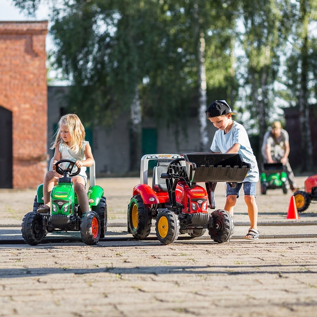 FALK RAUDONAS TRAKTORIUS PEDALAIS IR PRIEKABA, 2020AB 6