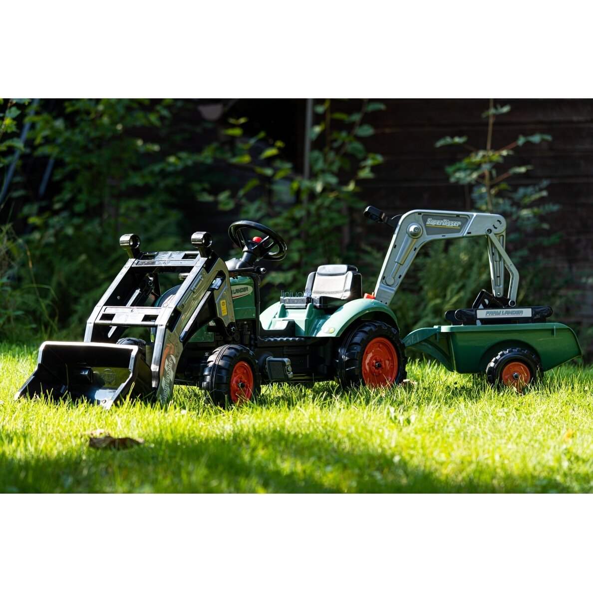 FALK FARM LANDER EKSKAVATORIUS-TRAKTORIUS, 2054N 4 FALK FARM LANDER EKSKAVATORIUS-TRAKTORIUS, 2054N 4
