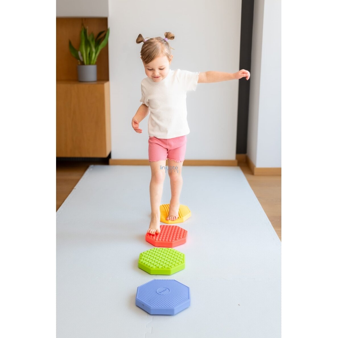 Įvairių faktūrų sensorinių diskų rinkinys, 4 el., dydis 20 cm., TUK616 2 Įvairių faktūrų sensorinių diskų rinkinys, 4 el., dydis 20 cm., TUK616 2