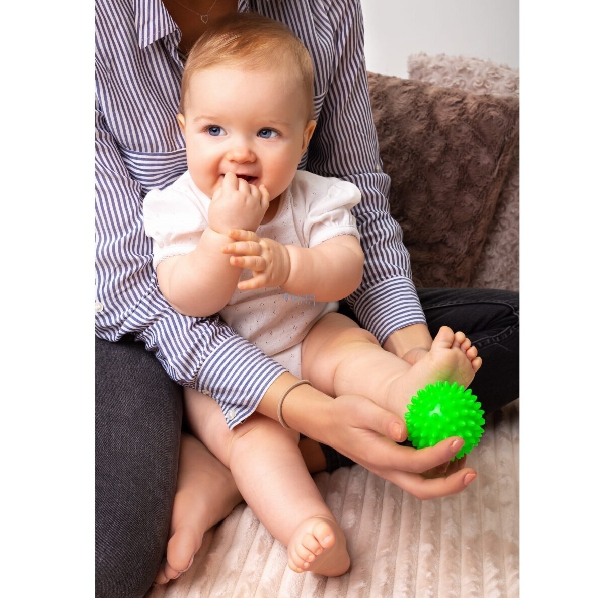 Masāžas bumbiņa ar adatiņām, 1 GAB, 6,6 cm, dažādās krāsās, TUK409+K 1 Masāžas bumbiņa ar adatiņām, 1 GAB, 6,6 cm, dažādās krāsās, TUK409+K 1