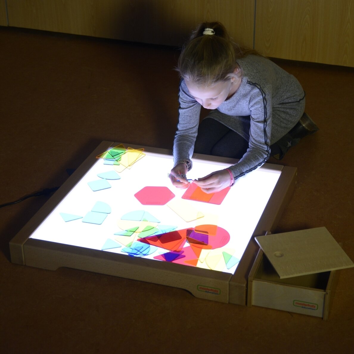 ŠVIESOS PANELĖ SU SPALVĄ KEIČIANČIU NUOTOLINIO VALDYMO PULTU + PRIEDŲ RINKINYS, MK0015 2