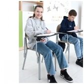Mokyklinė kėdė su atlenkiamu staliuku