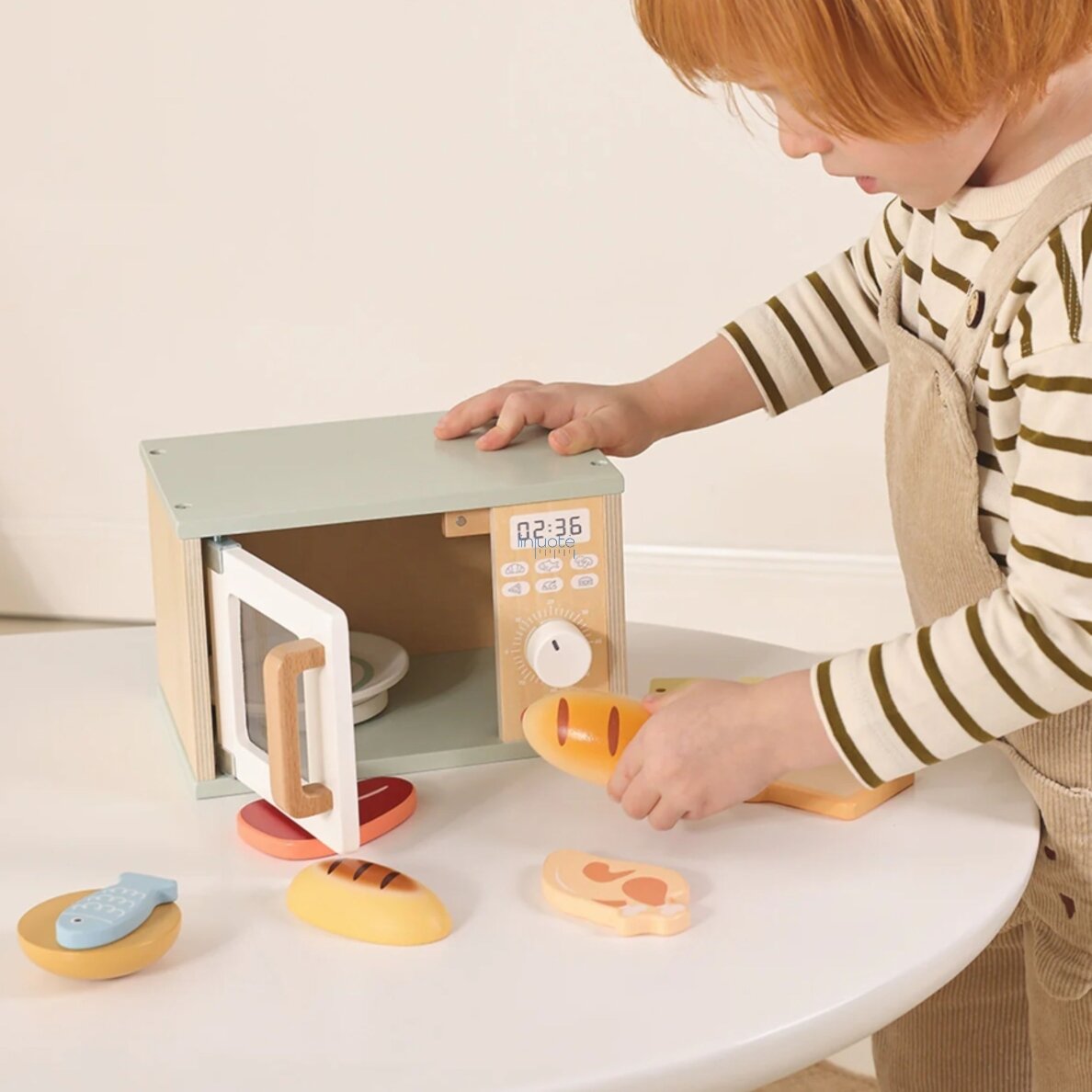 TOOKY TOY Medinė Mikrobangų Krosnelė Maisto Produktų Rinkinys, TP525 1 TOOKY TOY Medinė Mikrobangų Krosnelė Maisto Produktų Rinkinys, TP525 1