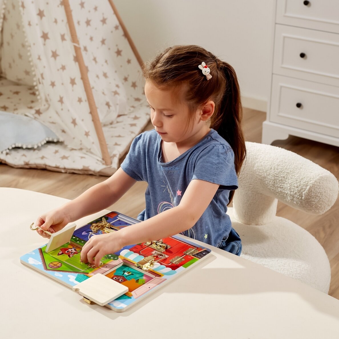 VIGA MEDINĖ MANIPULIAVIMO LENTA, ATIDARANTI SPYNAS IR UŽRAKTUS "MONTESSORI" NAMELIS, 44653 1