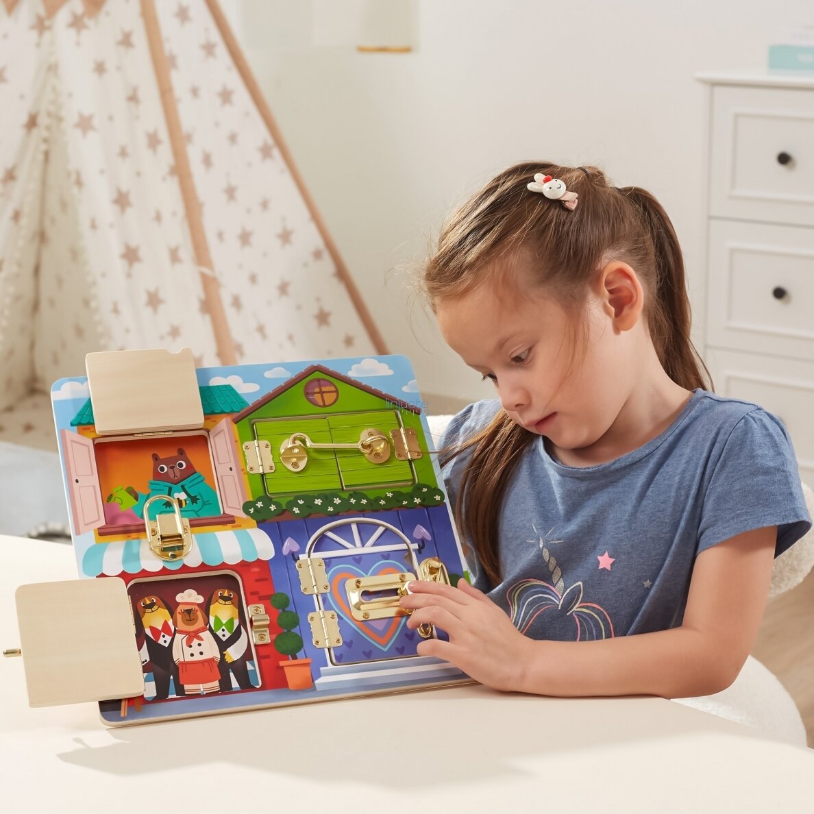 VIGA MEDINĖ MANIPULIAVIMO LENTA, ATIDARANTI SPYNAS IR UŽRAKTUS "MONTESSORI" NAMELIS, 44653 5
