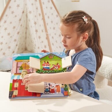 VIGA MEDINĖ MANIPULIAVIMO LENTA, ATIDARANTI SPYNAS IR UŽRAKTUS "MONTESSORI" NAMELIS, 44653 2